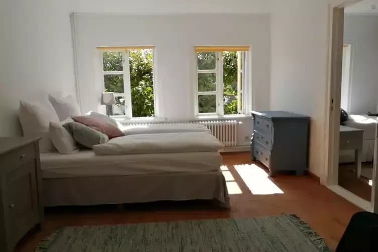 Doppelzimmer mit Blick in den Garten