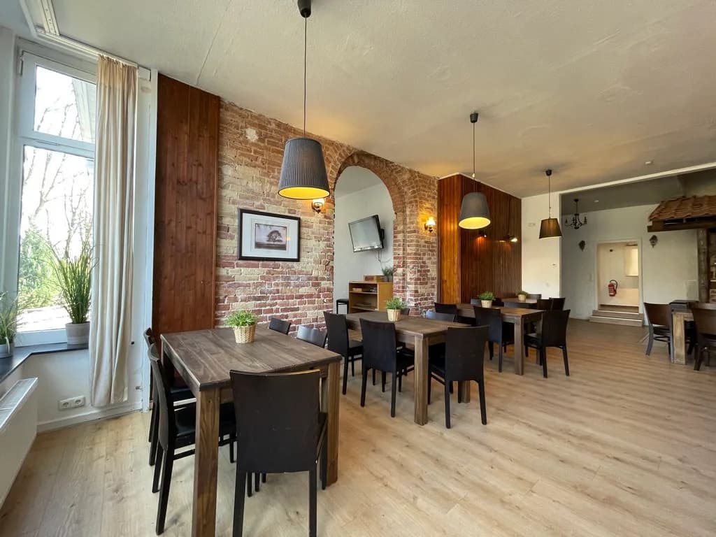 Gastraum mit Bar