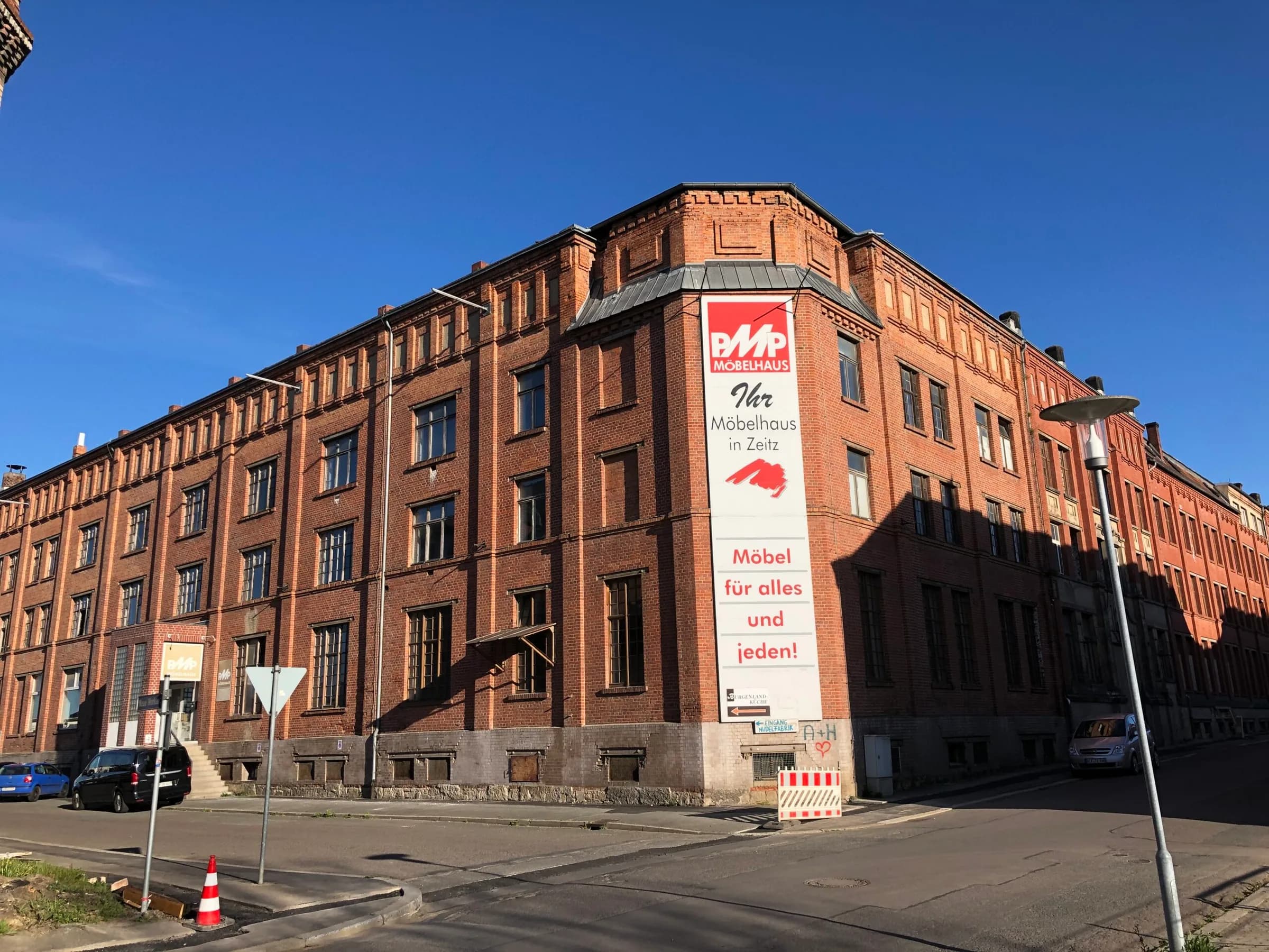Backsteinfassade der Alten Nudelfabrik in Zeitz