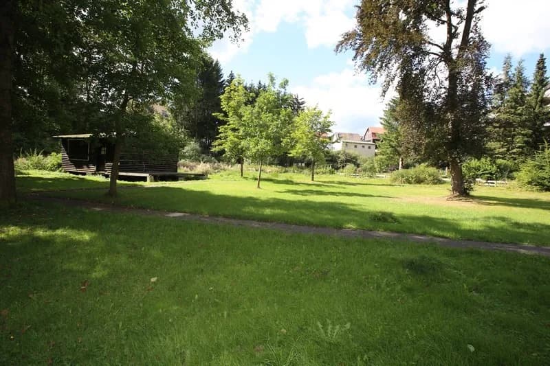 Garten mit Pavillon