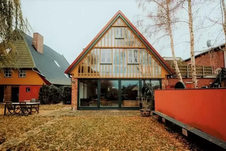 Bäckerhaus mit Glasfront und Garten